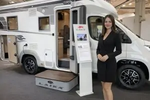 azafatas-salone-del-camper-parma