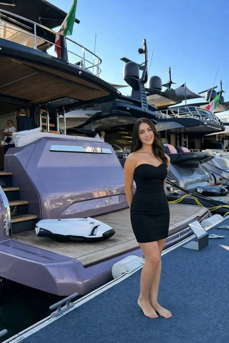 hostesses-malta-boat-show