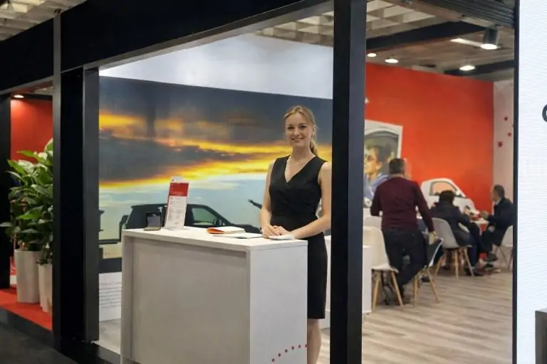 hostess-automotive-dealer-day-verona
