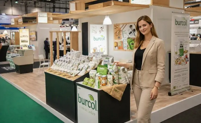 Fruit Attraction Madrid 2026 Hostess Agency welcoming visitors at a fresh produce stand.